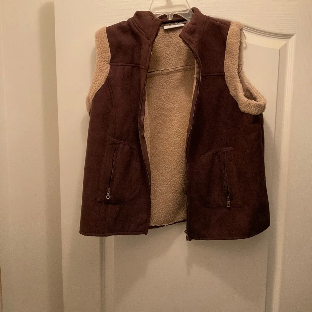Xl brown suede like with Sherpa like interior zip up vest - Picture 1 of 6